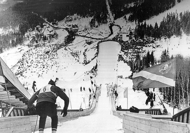 С середины 70-х годов на «Горном Воздухе» проводились розыгрыши кубка СССР и Всесоюзные соревнования по прыжкам на лыжах с трамплина с участием сильнейших лыжников страны.