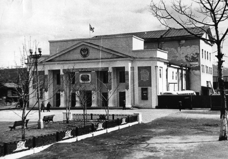 Старое здание областного драматического театра. г. Южно-Сахалинск.