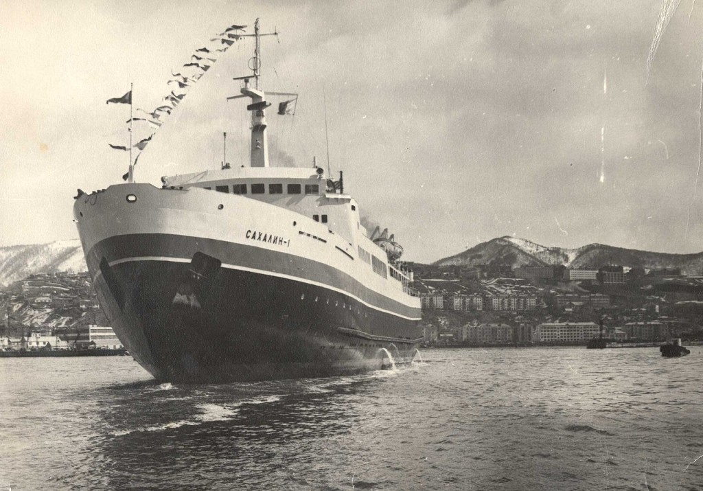 Первый заход парома 'Сахалин-1' в порт Холмск 12 апреля 1973 год.