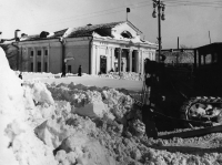 Расчистка от снега после метели, перекресток улиц Ленина и Сахалинской