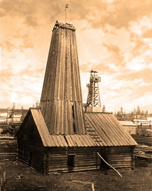 Памятник истории сахалинской нефтедобычи - 'Вышка Зотова'