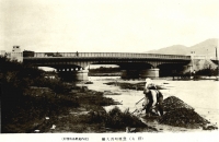 Мост Nishiohashi. Заготавливают речной гравий для бетона. Для приготовления бетона японцы используют только мытые гравий и песок