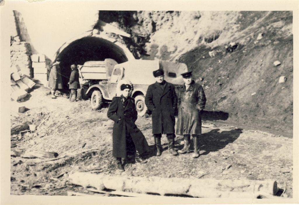 Перед взрывом тоннеля перед с.Поречье, Углегорского р-на. В.И.Лапин, зам.начальника ГОВД.