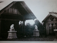 Советские военные у храма Сиритору дзинзя.