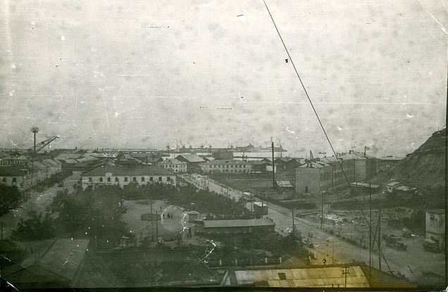 Вид на комсомольскую площадь и порт г. Корсакова