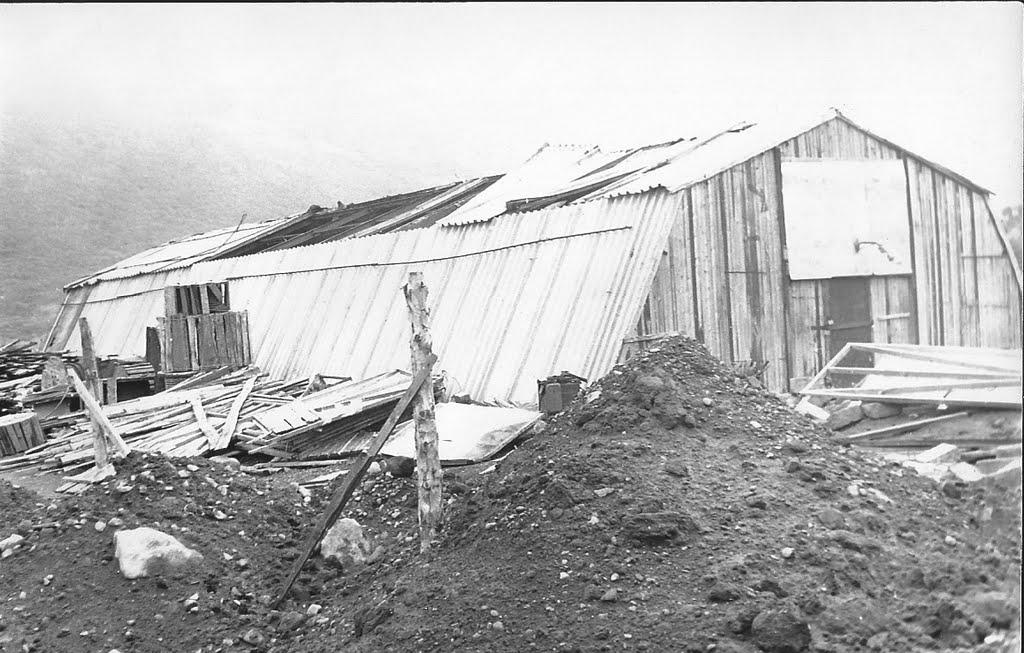 Последствия летнего шторма в поселке Кратерный на острове Симушир.