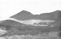Вид на бухта Броутона и поселок Кратерный. Остров Симушир