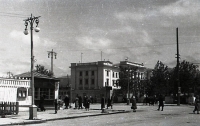 Улица Сталина. Слева здание Сахалинрыбпрома.