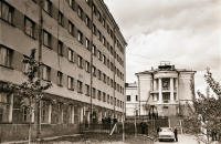 Слева здание общежития, прямо здание мореходной школы г. Корсаков