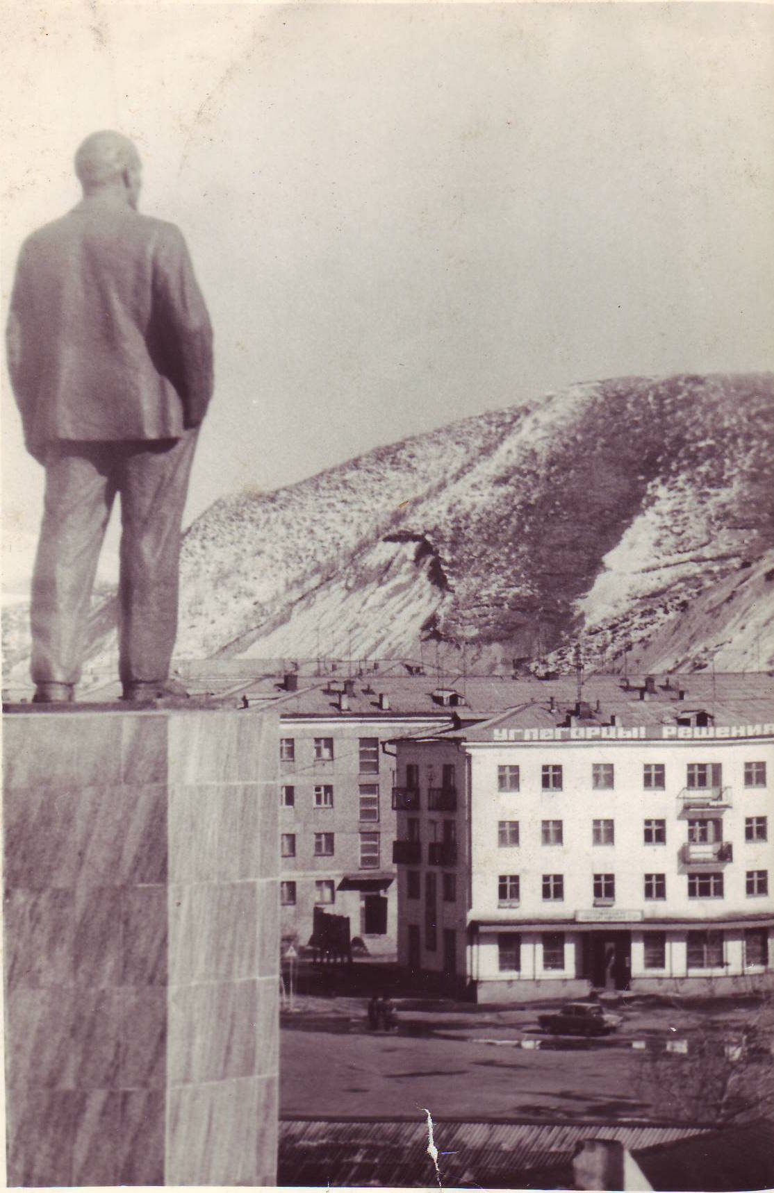 Вид от памятника В.И. Ленина