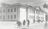 Видовая фотография здания мореходного училища г. Невельск