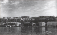 Панорама города Холмск с моря, видна площадь Мира.