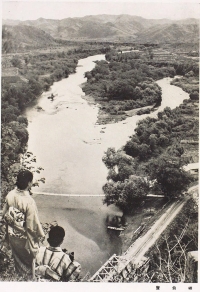 Вид со скалы на реку и мосты. Близ поселка Отоё