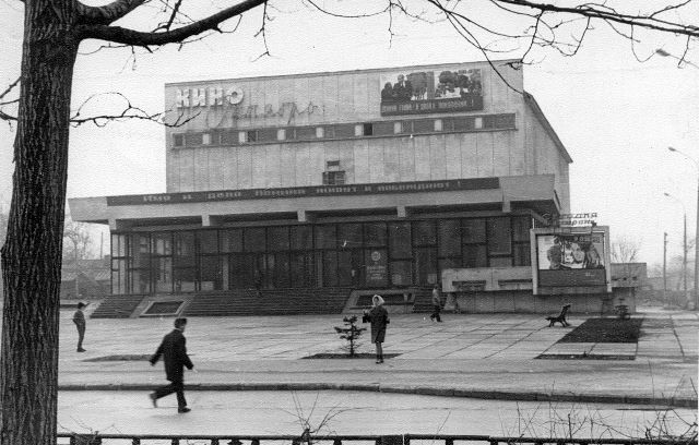 Кинотеатр Октябрь в г. Южно-Сахалинске