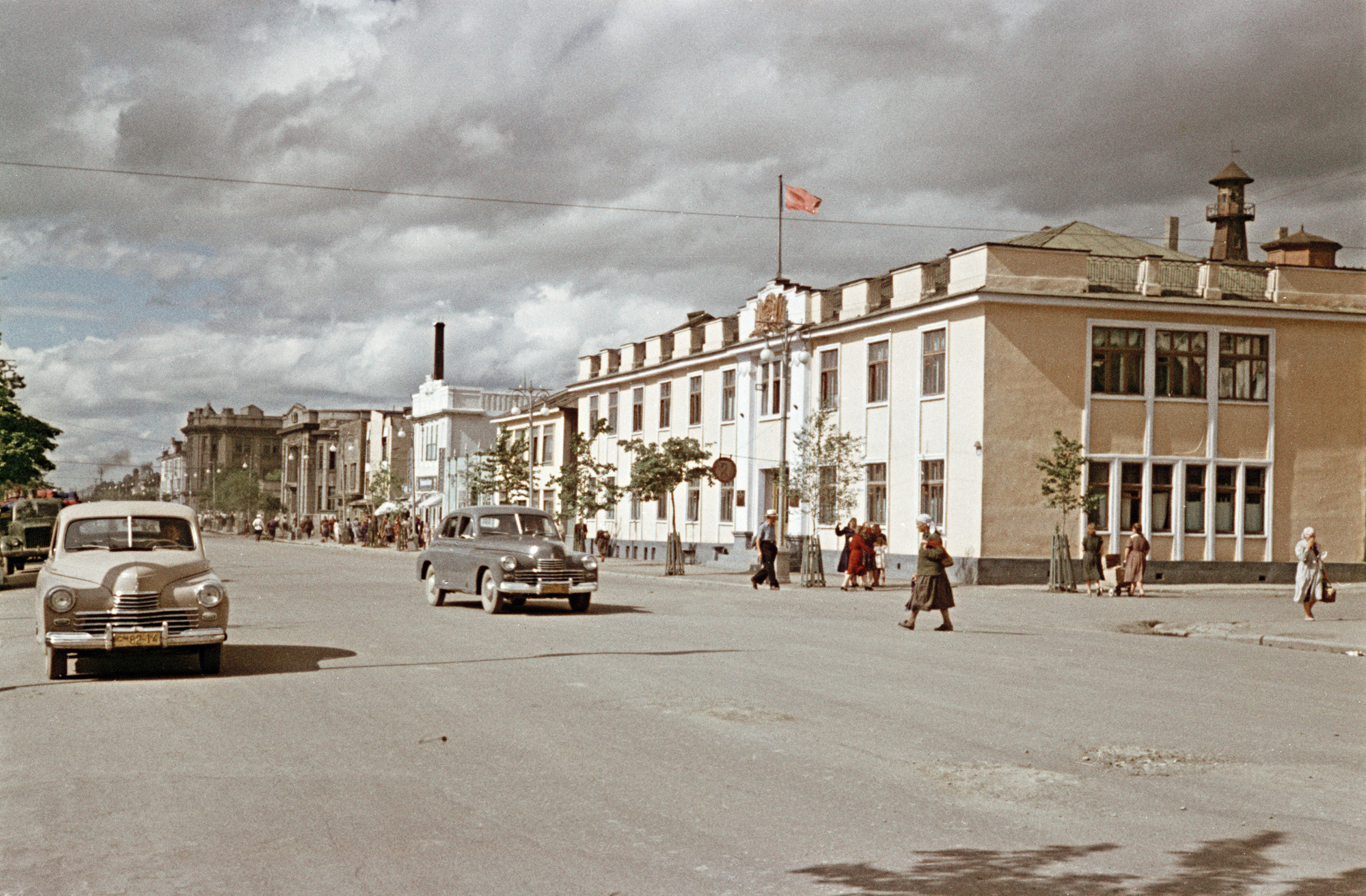 Горисполком на улице Ленина в г. Южно-Сахалинске