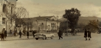 Улица Сахалинская, вдали виднеется кинотеатр Комсомолец