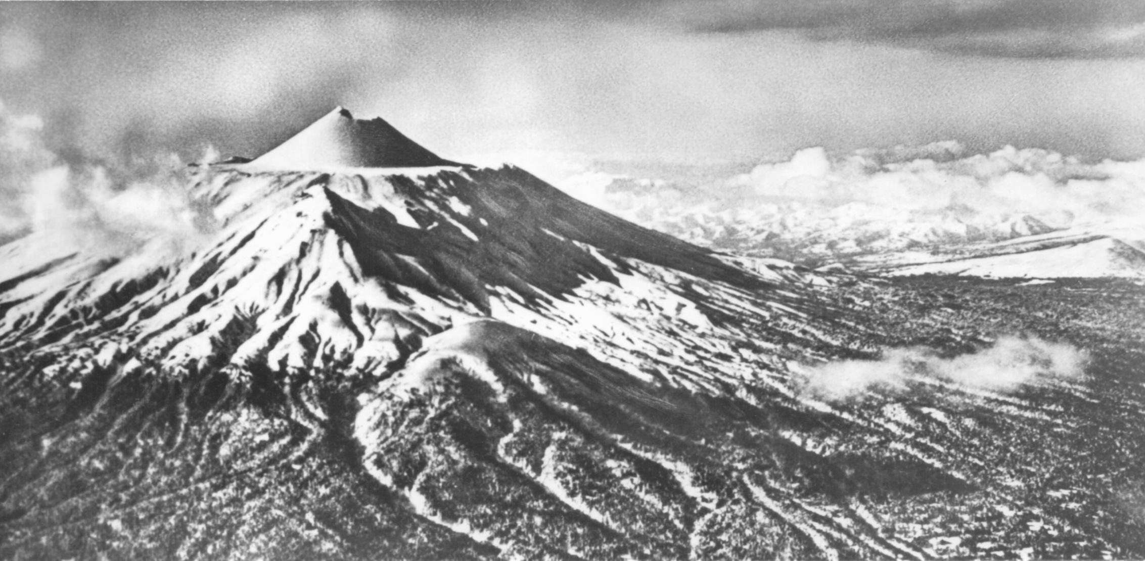 Вулкан Тятя на острове Кунашир