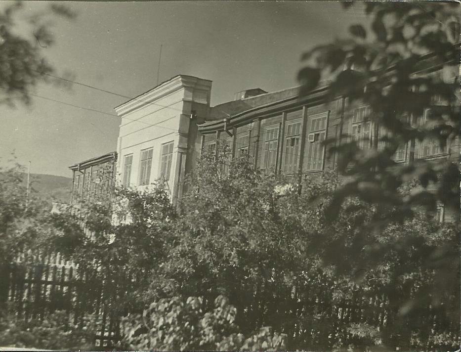 Здание горисполкома - администрации г. Александровска-Сахалинского