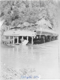 Мост пострадавший от тайфуна Филлис в с. Огоньки. 7 августа.