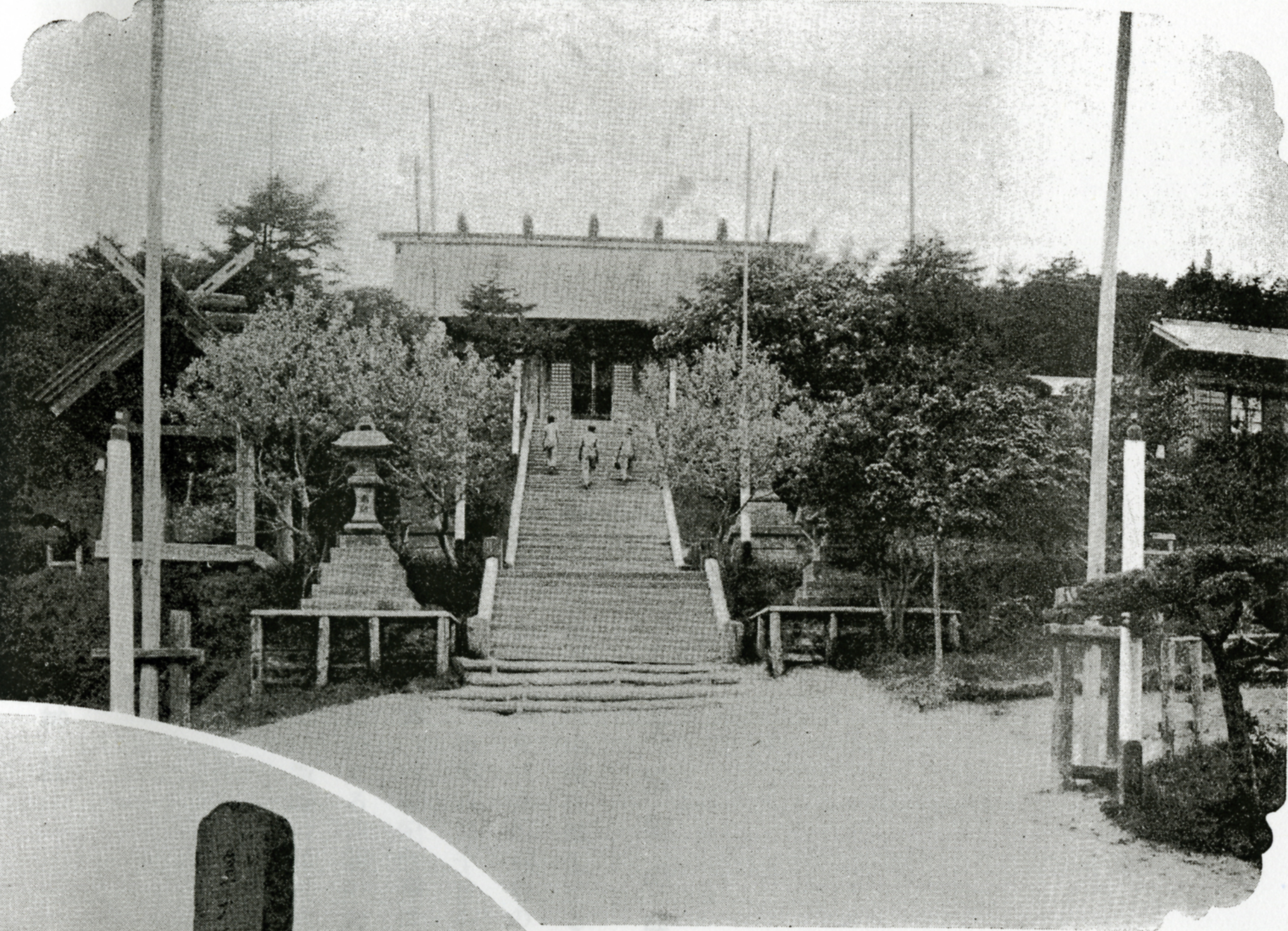 Вид на зал поклонений храма Анива дзинзя