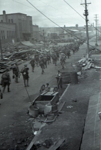 Советские войска на улицах г.Маока. Август 1945 г.