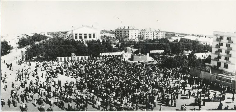 Митинг в связи с награждением Охи орденом Знак Почёта. Август 1978 г.